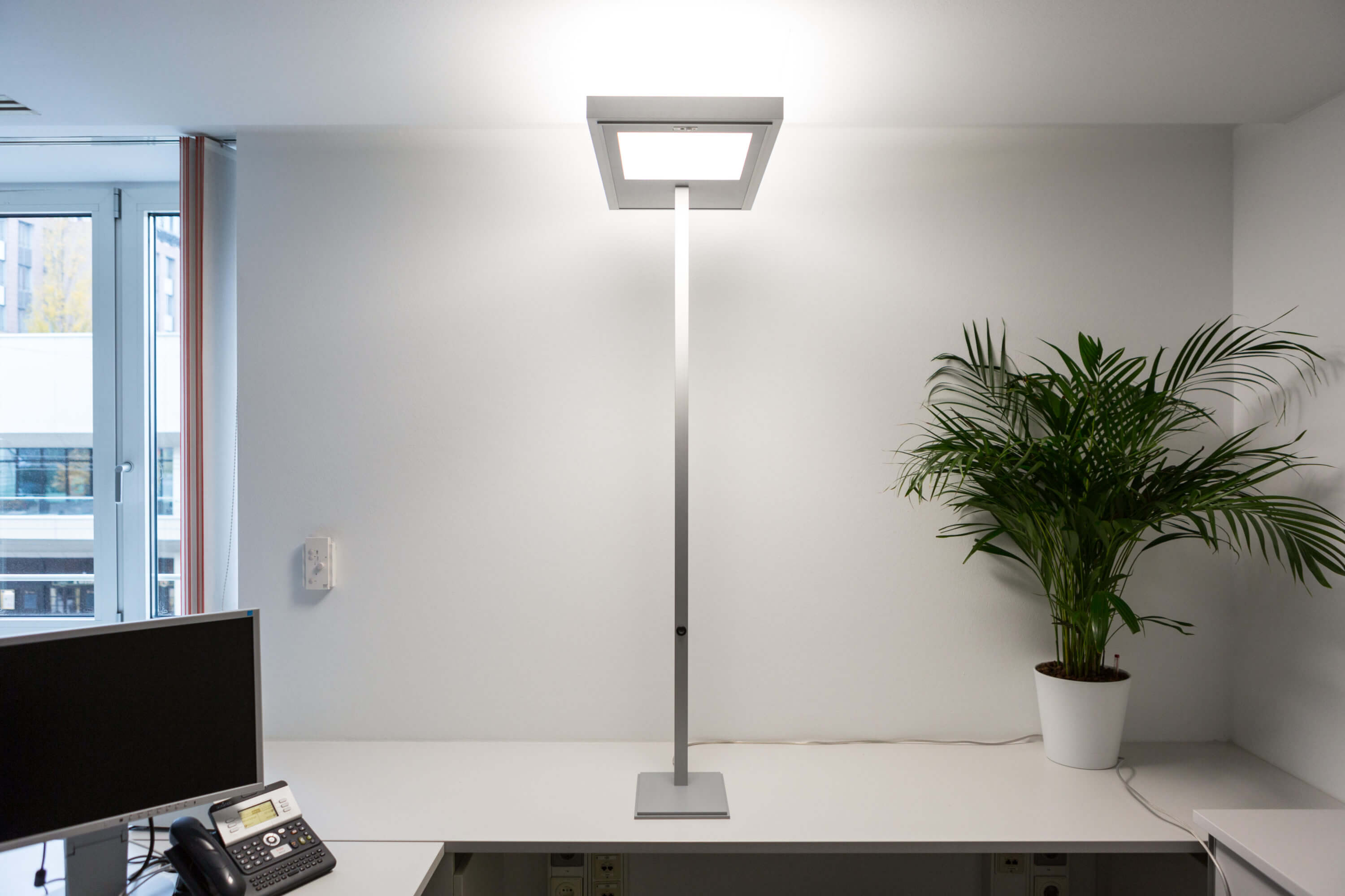 Sparda Bank LED Büro Stehleuchte Tari 1205 LED