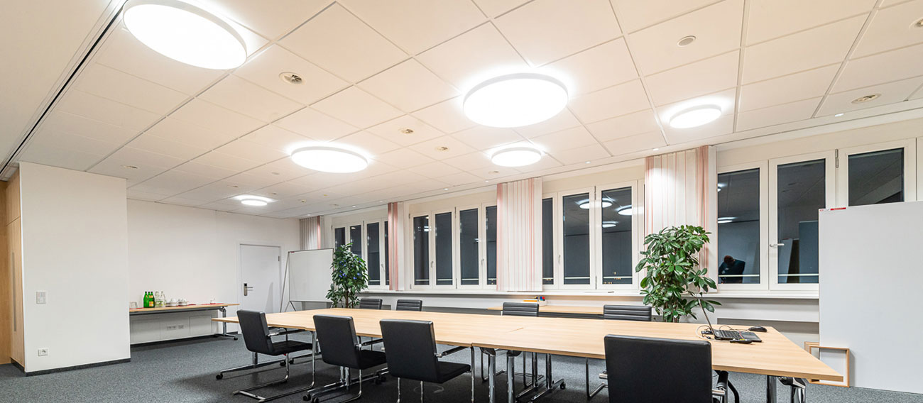 Sparda Bank München eG mit Leuchten von SARO-lux