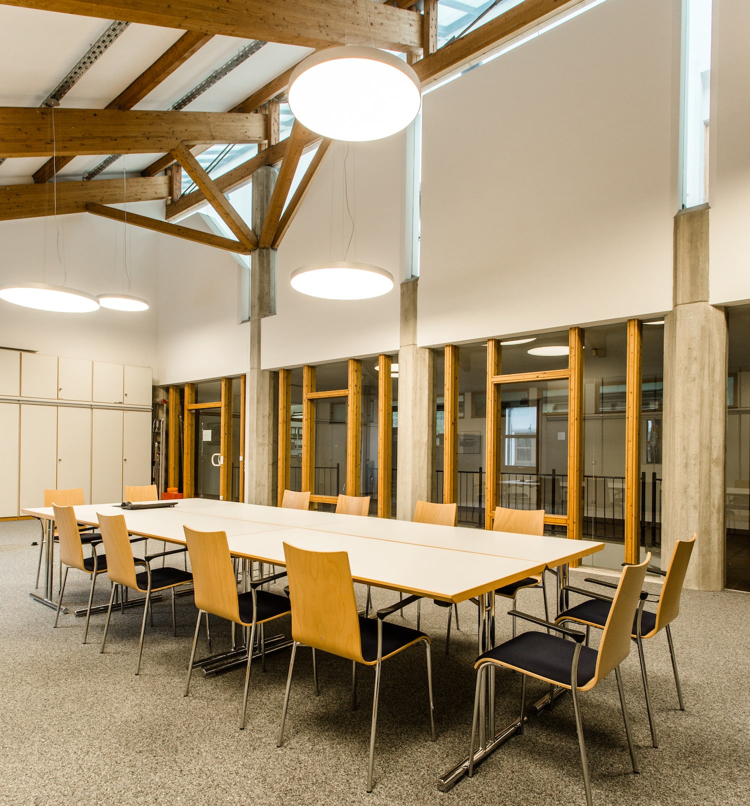 Beleuchtungs­konzepte von SARO-lux - Büro im Dachgeschoss - Pendellleuchten