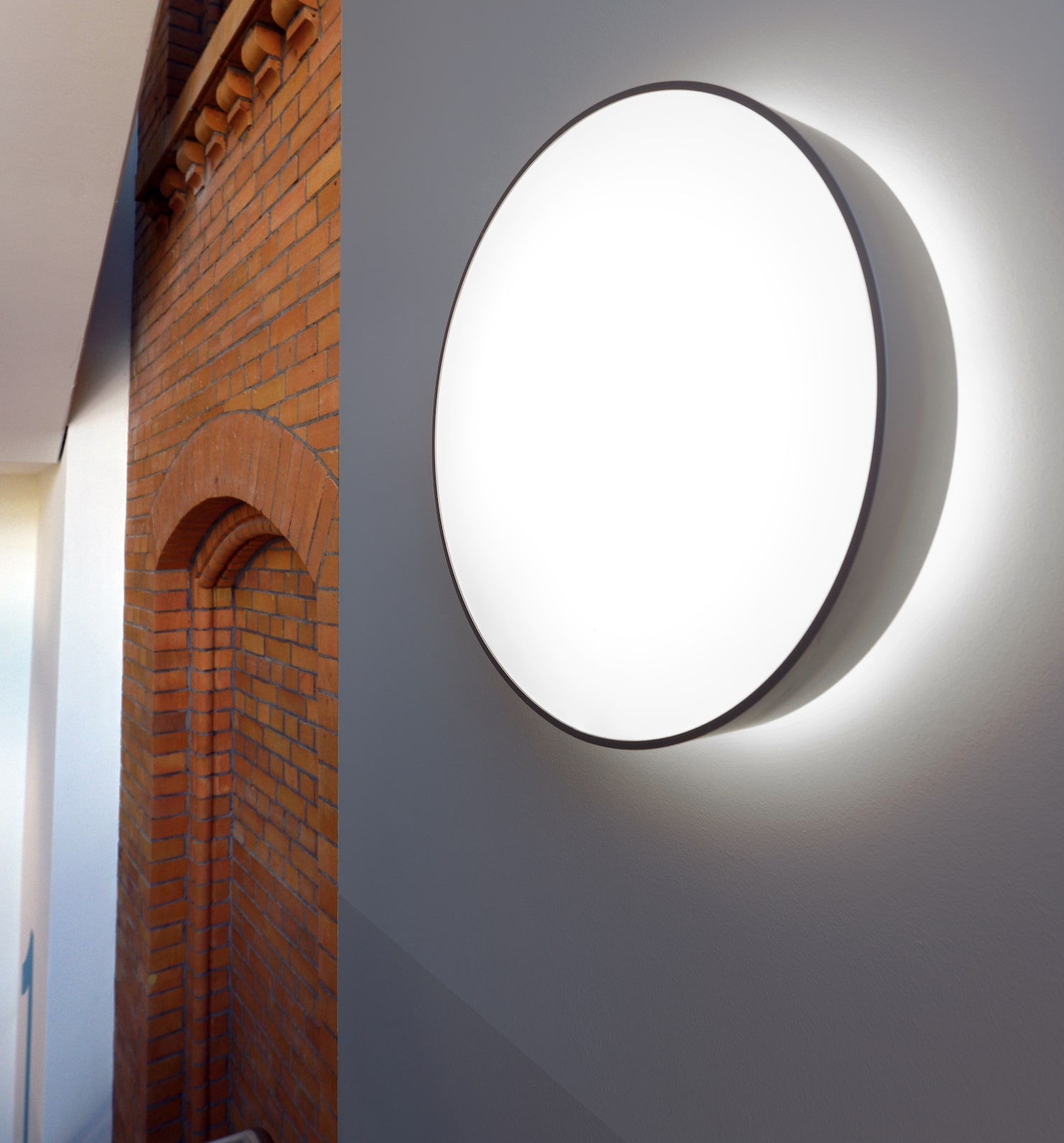 Beleuchtungs­konzepte von SARO-lux - Hausgang -Treppenhaus mit Wandleuchten