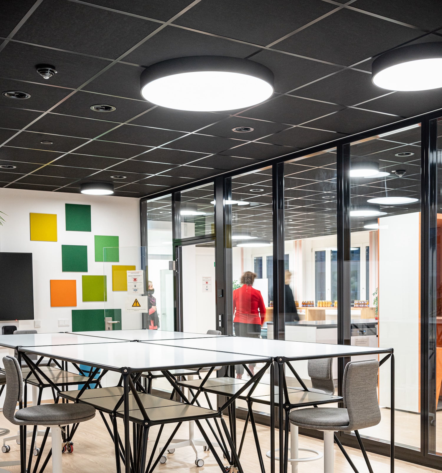 Innovative Allgemein- & Arbeitsplatzbeleuchtung von SARO-lux