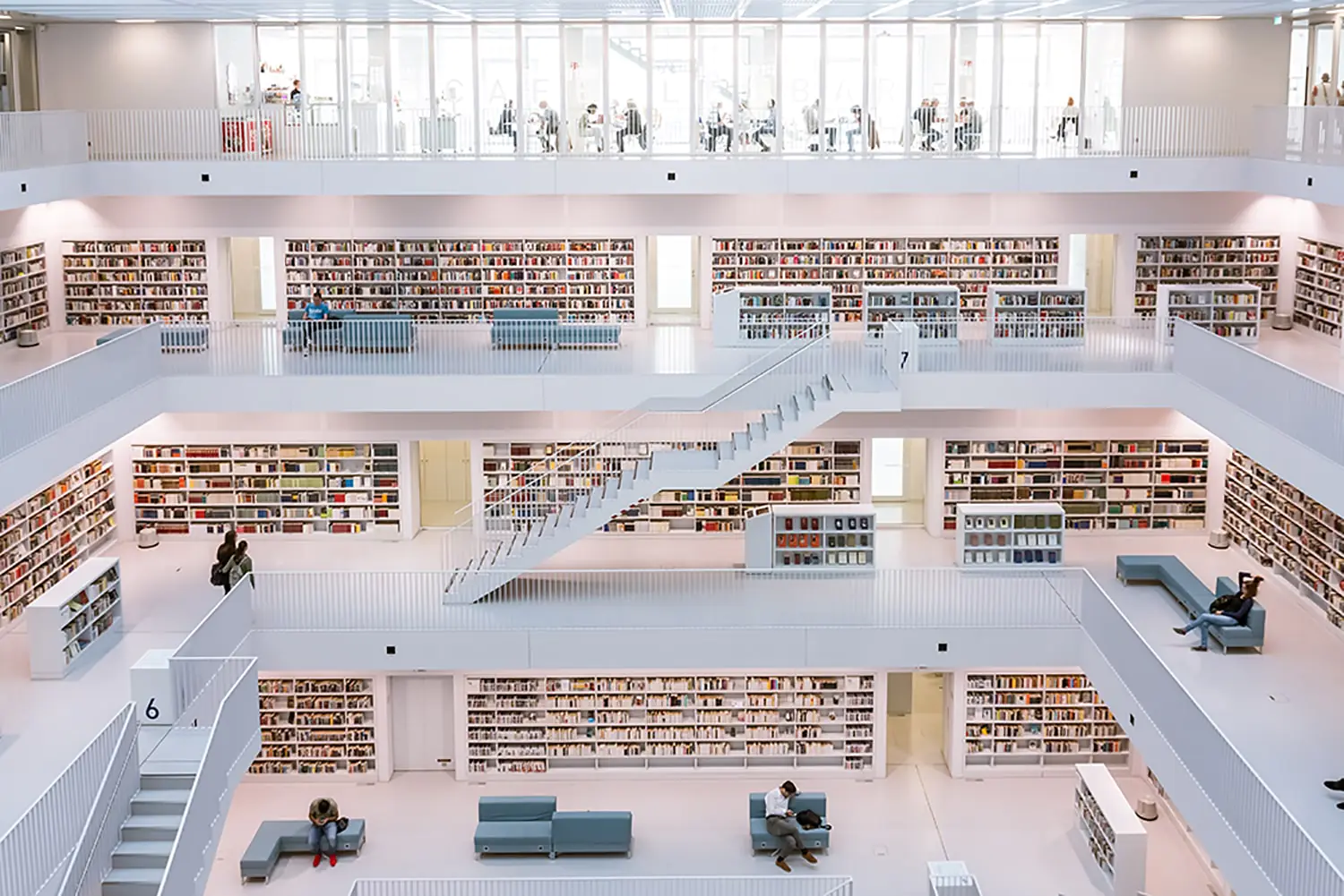 Jede Bibliothek ist anders gestaltet - Beleuchtung einer Bibliothek